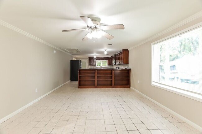 Building Photo - 108 Sharit Ln