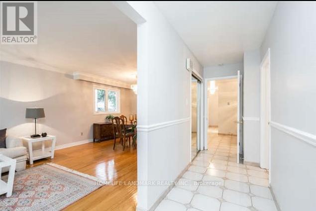 Photo du bâtiment - 275 Hounslow Ave