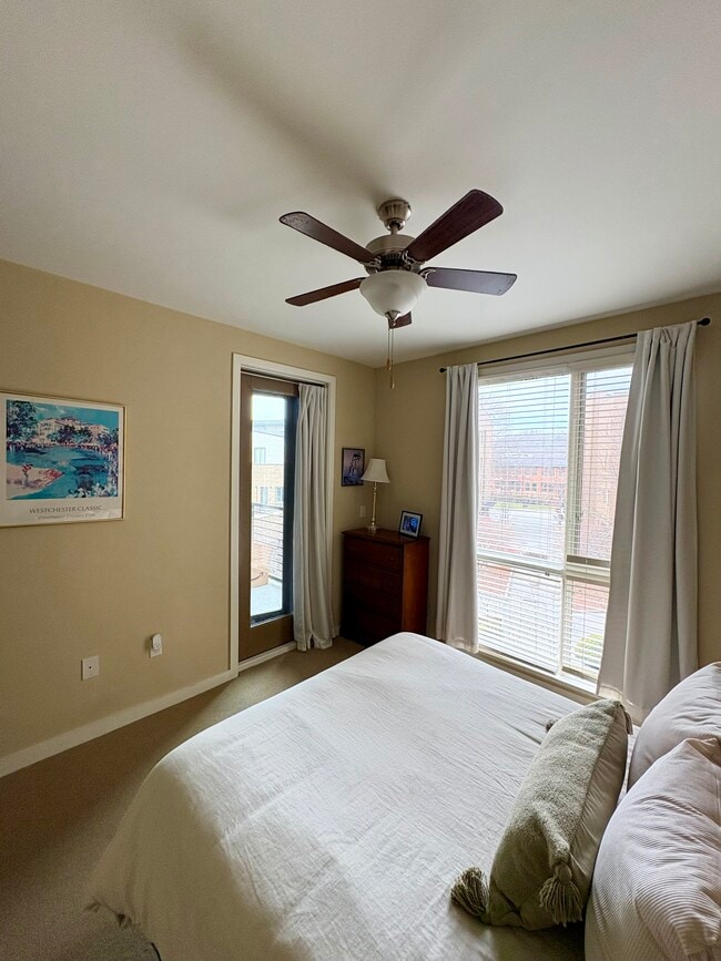 bed room - 200 Manufacturers Rd