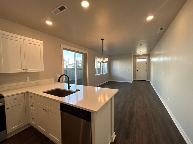 Building Photo - 20681 SE Iron Horse Ln
