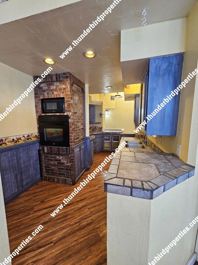 Building Photo - Lovely 3 bedroom, 2 baths in NE Heights!