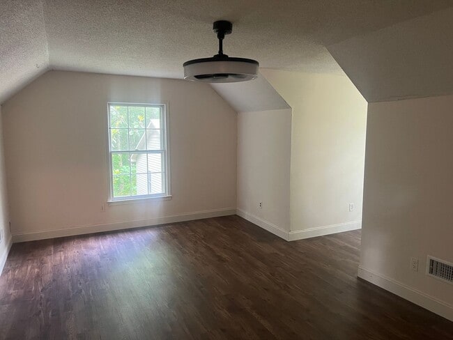 Building Photo - Charming 4-Bedroom, 2-Bath Home with Spaci...