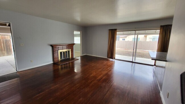 Foto del edificio - 2204 Bradley Ave