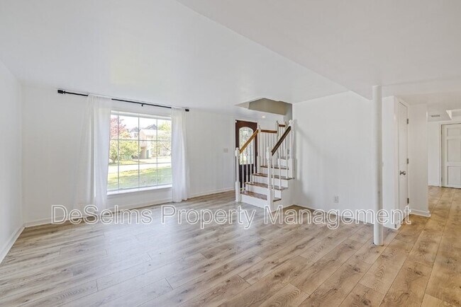 Foto del edificio - 6105 Nashua Ave