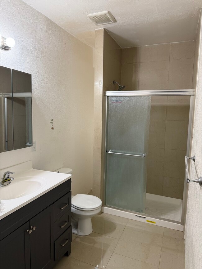 Building Photo - 146 N 300 E