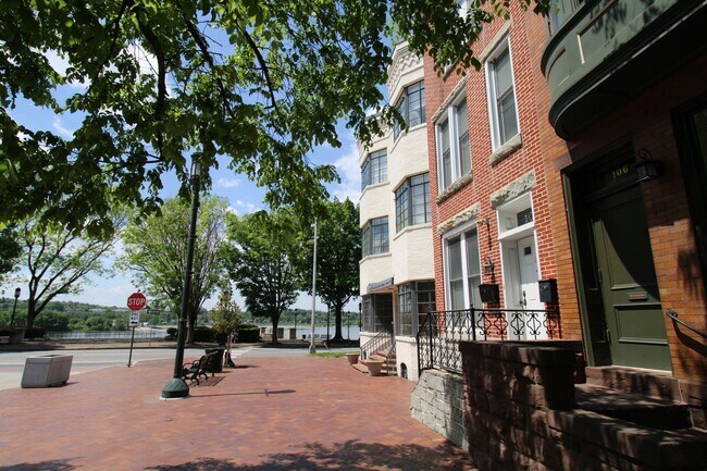 Building Photo - 104 State St