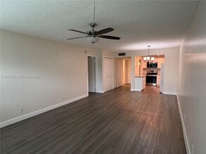 Building Photo - 301 Racquet Club Rd