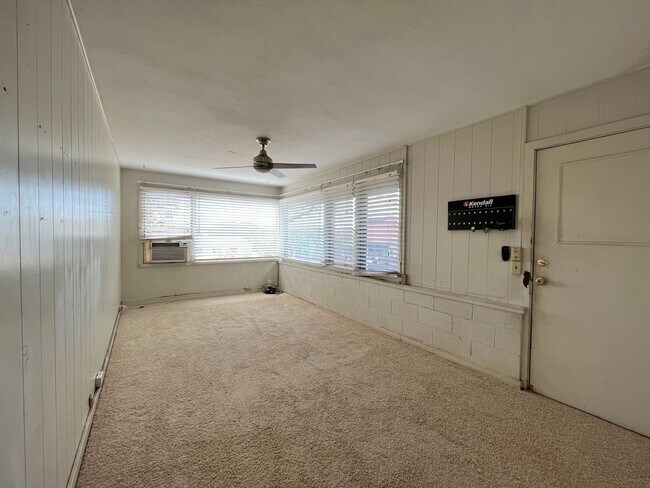 Foto del edificio - Pearl City - 2BR, 1BA House on Duplex Lot w/ 2 Parking Garage