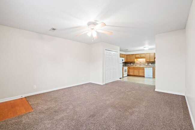 Building Photo - 504 Luxury Dr