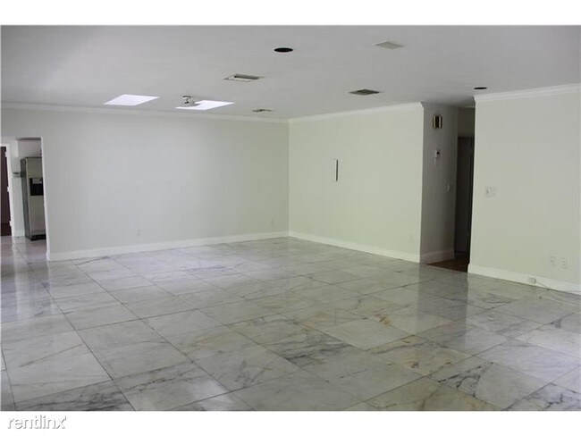 Building Photo - 3690 Poinciana Ave