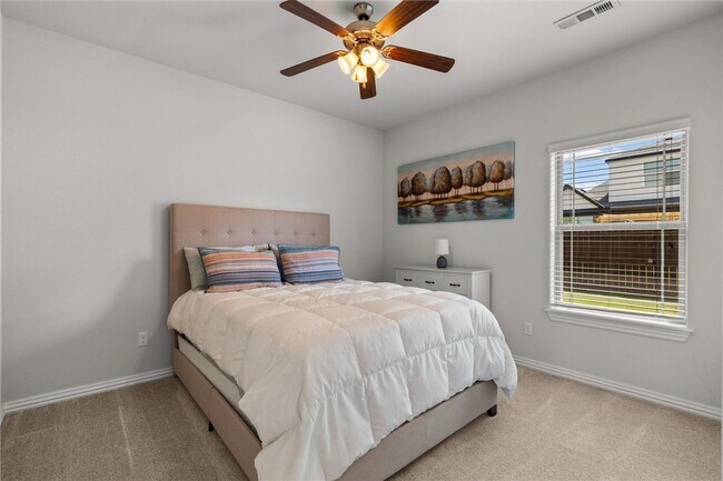 Foto del edificio - 5819 W Cane Hill Dr