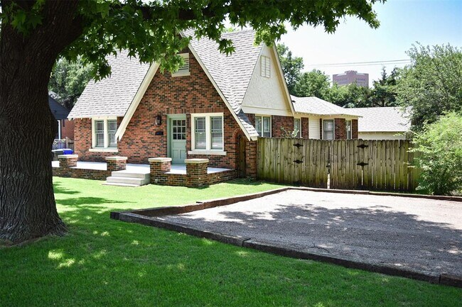 Building Photo - 1004 Miller Ave