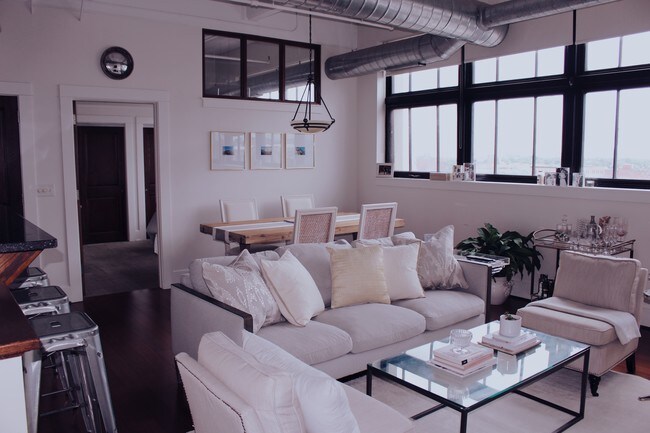 Building Photo - 210 Ellicott St