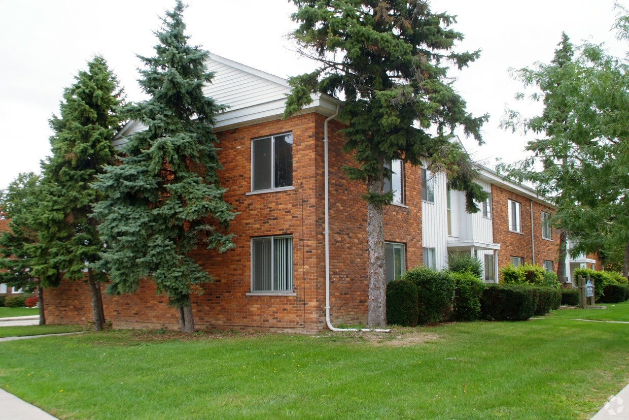 25885 Jefferson Ave, Saint Clair Shores, MI 48081 Apartments in Saint