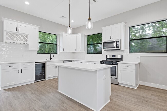 Foto del edificio - 806 E 39th St
