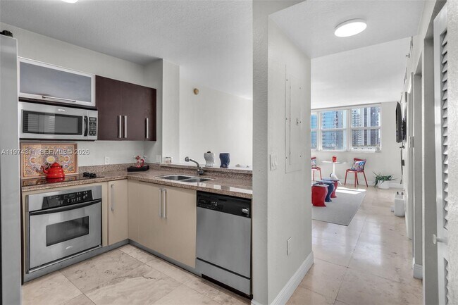 Foto del edificio - 500 NE 29th St