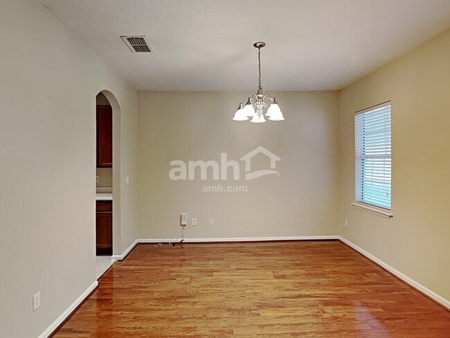 Building Photo - 542 Side Creek Lane