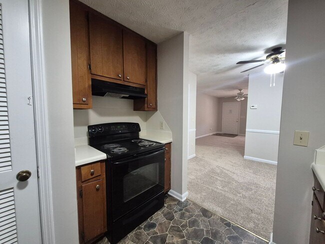 Foto del edificio - Updated & Move-In Ready 2BR Duplex in the ...