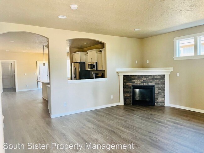 Building Photo - 3 br, 2 bath House - 691 N Meadow Lane