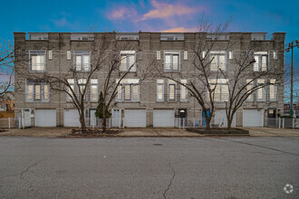 Building Photo - 2201 W Ohio St