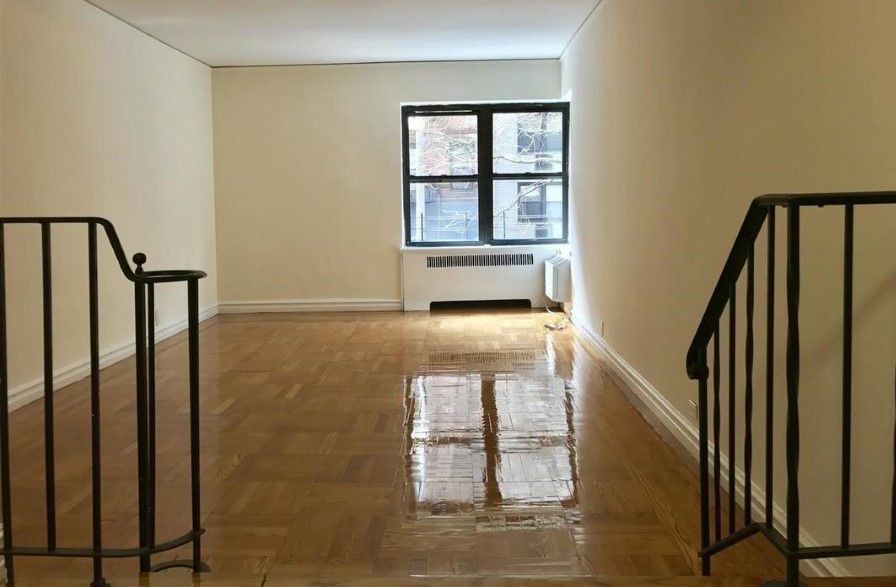 Primary Photo - 240 E 46th St