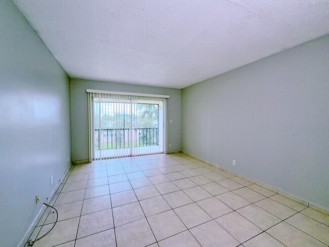 Foto del edificio - 460 NW 20th St