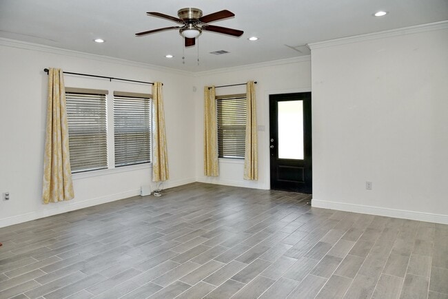 Foto del edificio - 5046 Van Fleet St