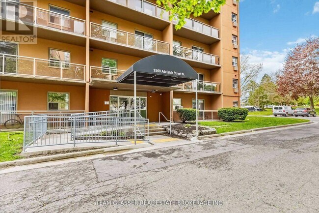 Photo du bâtiment - 1580 Adelaide St