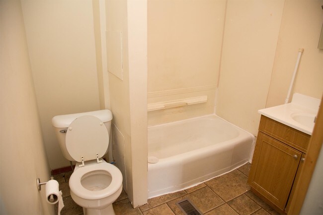 Photo - 575 Almond St