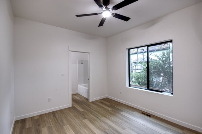Foto del edificio - 1404 SE Franklin St