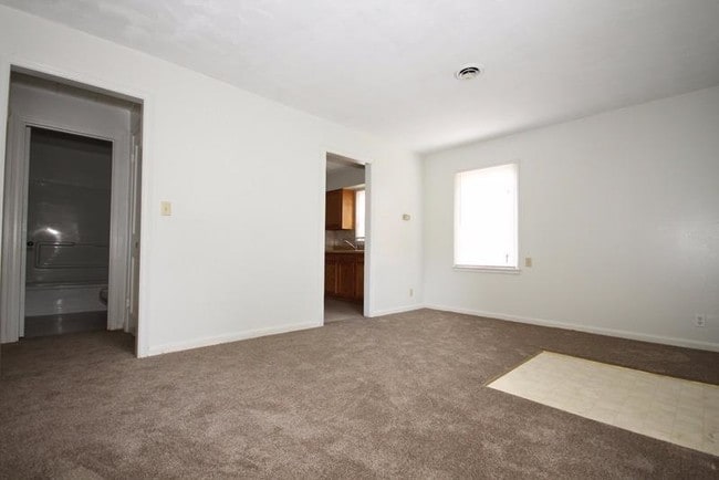 Building Photo - 324 W Home St