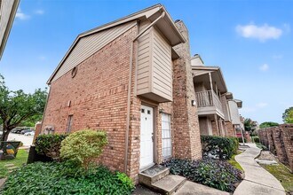 Building Photo - 10615 Briar Forest Dr