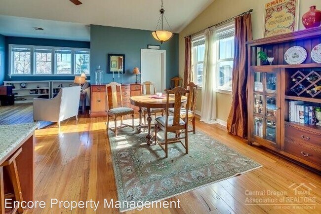 Foto del edificio - 247-249 SW 8th St