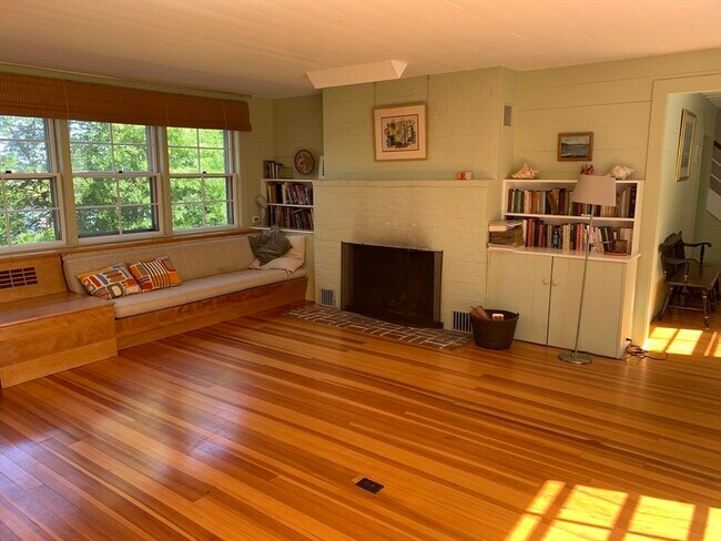 Foto del edificio - 45 Old Cove Rd