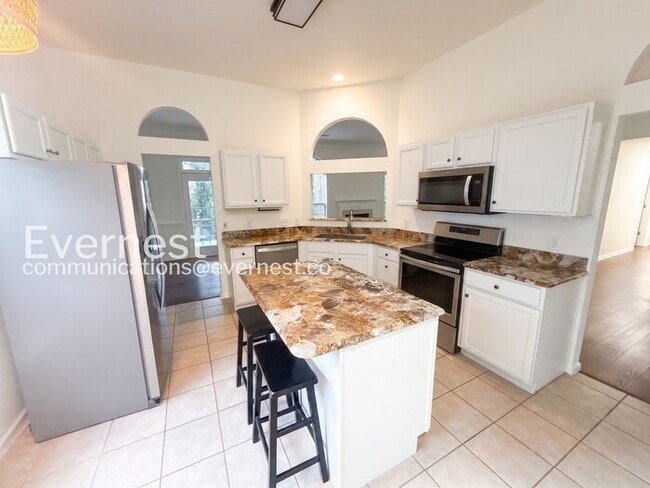 Building Photo - 164 Foxtail Dr