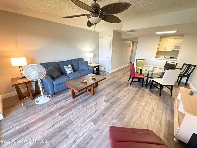 Foto del edificio - 7101 Ridgewood Ave