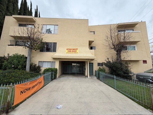 Building Photo - 4310 Ventura Canyon