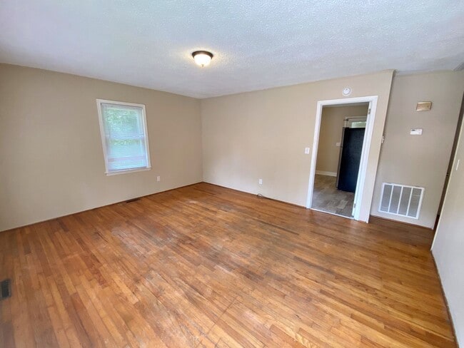 Building Photo - 106 Cantrell Dr