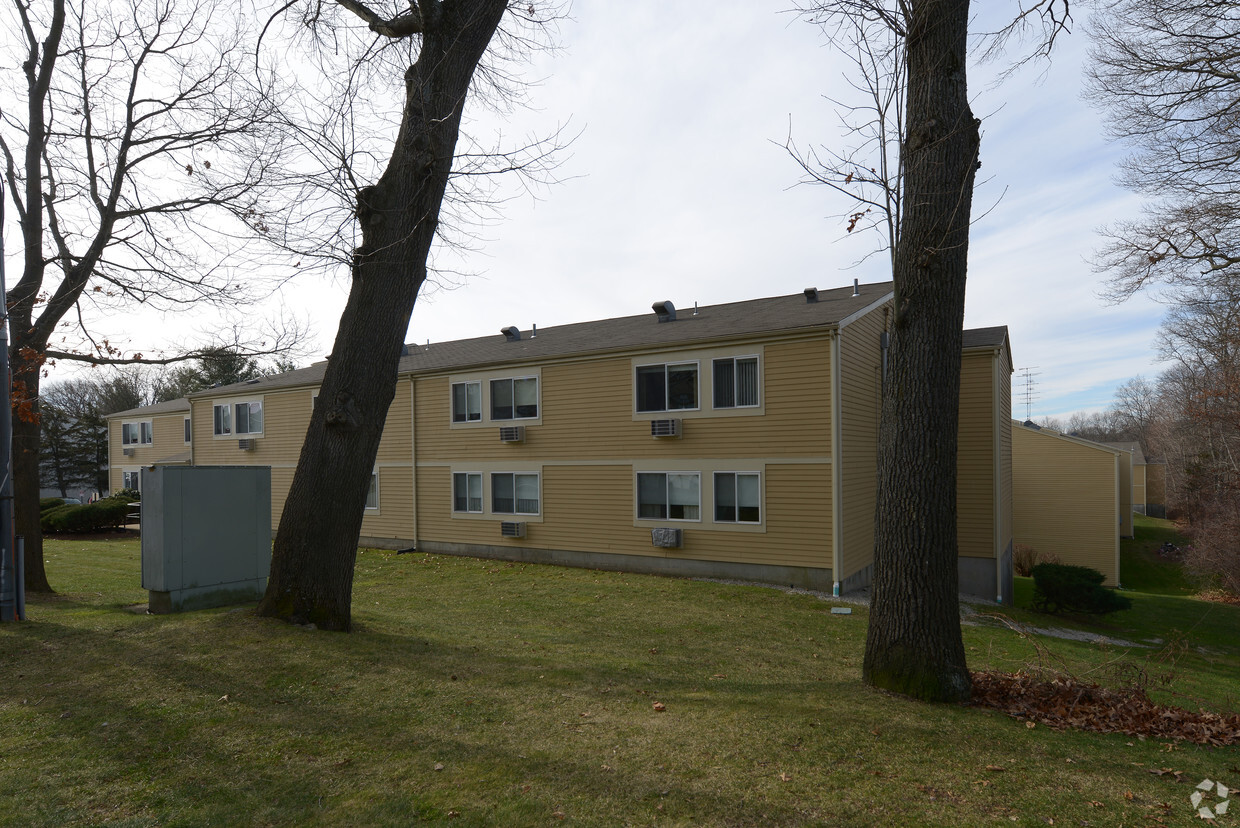 Building Photo - Maple Gardens I