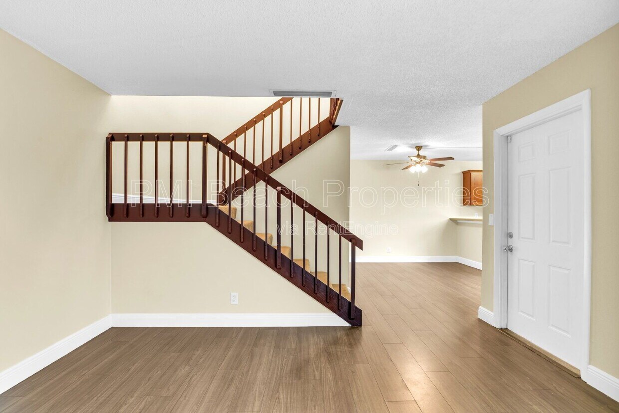 Photo - 2333 Waterside Dr