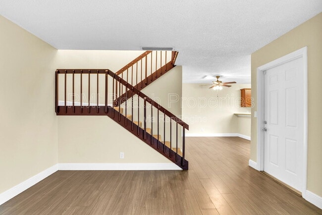 Photo - 2333 Waterside Dr Townhome