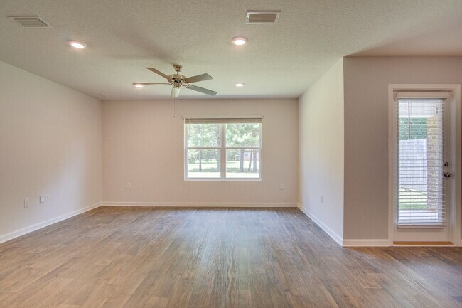 Building Photo - Spacious 4BD/2BA Brick Home Near Navy Federal