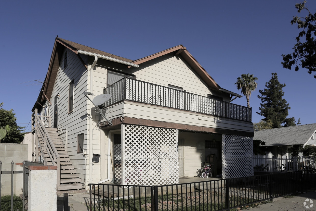 Primary Photo - 6315-6317 Pickering Ave
