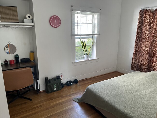 Building Photo - 1003 N Coronado St