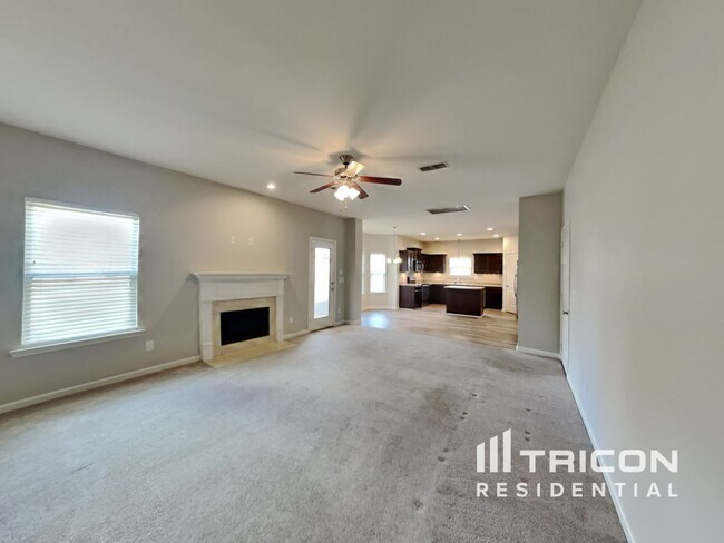 Building Photo - 806 Sagewood Dr W