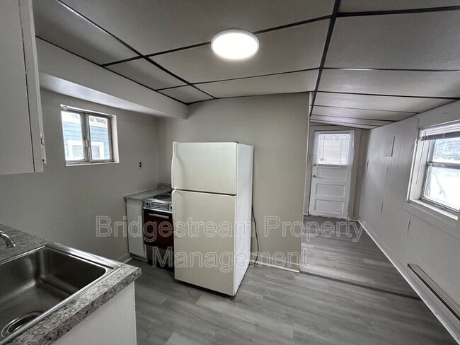 Building Photo - 539 S Monroe St