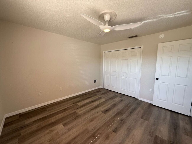 Building Photo - 3-bedroom, 2-bathroom