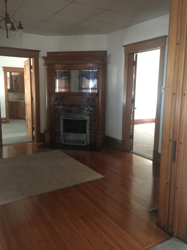 204 Crawford Ave, Dixon, IL 61021 Townhome Rentals in Dixon IL