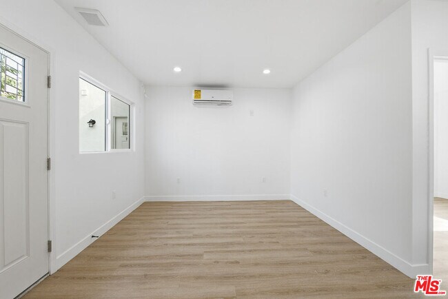 Foto del edificio - 222 E Vernon Ave