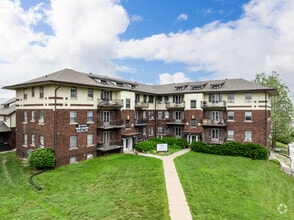 Building Photo - Clarisa Properties